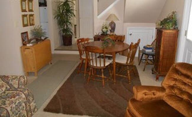 Building Photo - 4 Bedroom Duplex