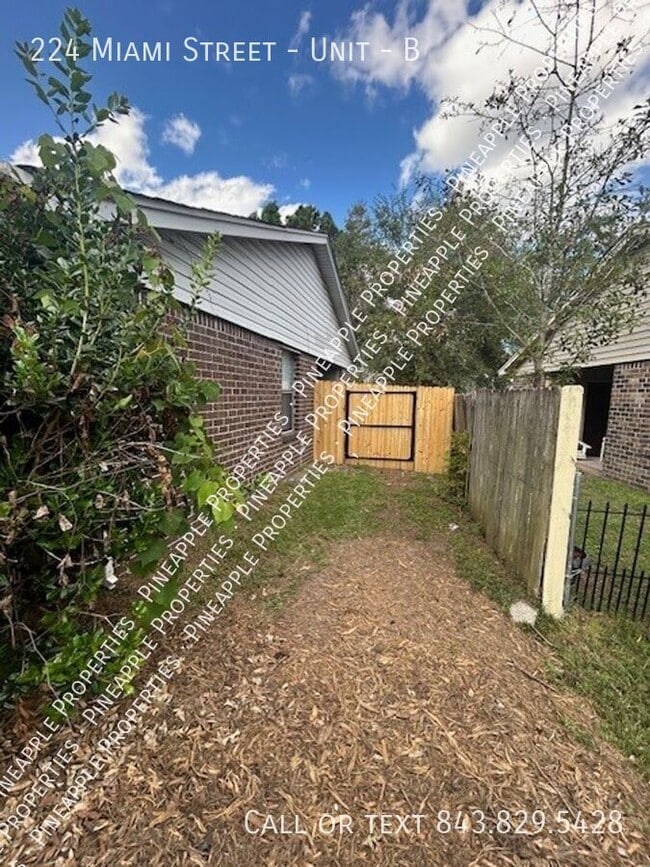 Building Photo - 224 Miami St