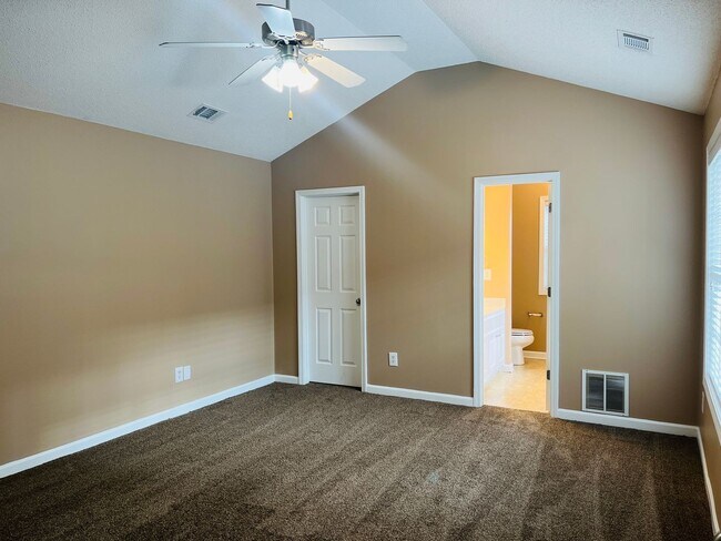 Building Photo - Welcome home! 3 Bedroom 2 Bath home in Sum...