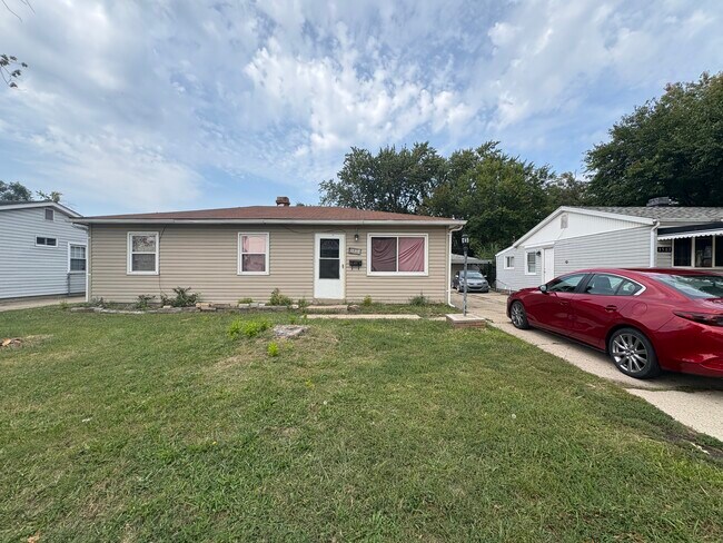 Building Photo - 3453 165th St