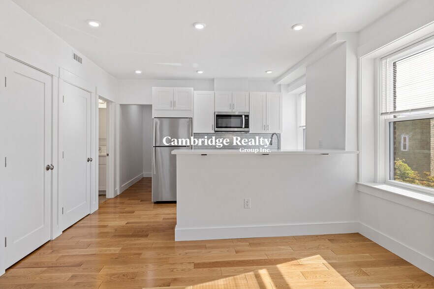 Primary Photo - 309 Columbia St