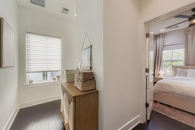 Building Photo - 1213 Eleanor St