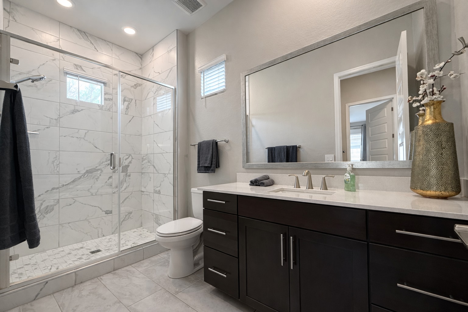 Building Photo - 2506 E Pleasant Ln