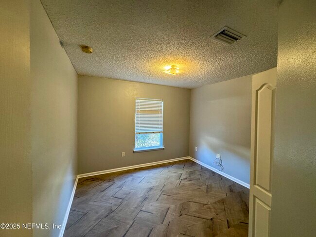 Building Photo - 11690 Brian Lakes Dr N