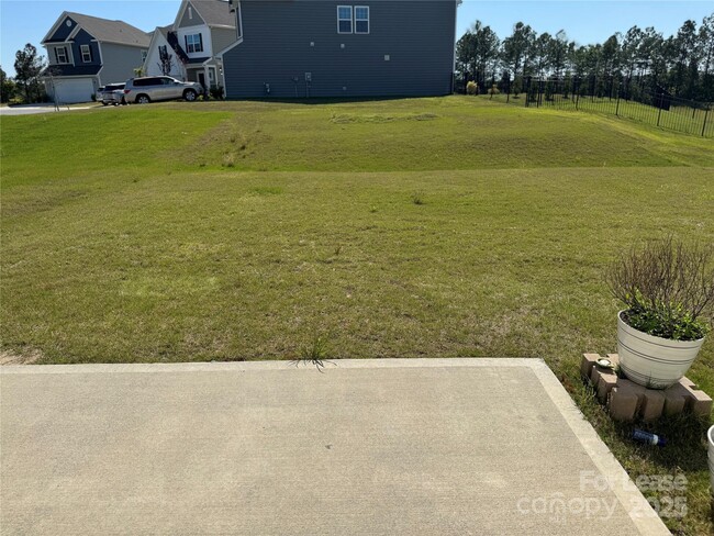 Building Photo - 15213 Lake Ridge Rd