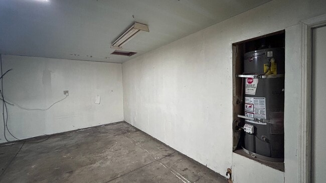 Building Photo - 2109 Sharon Way