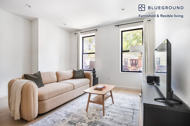 Primary Photo - 285 Kingsland Ave