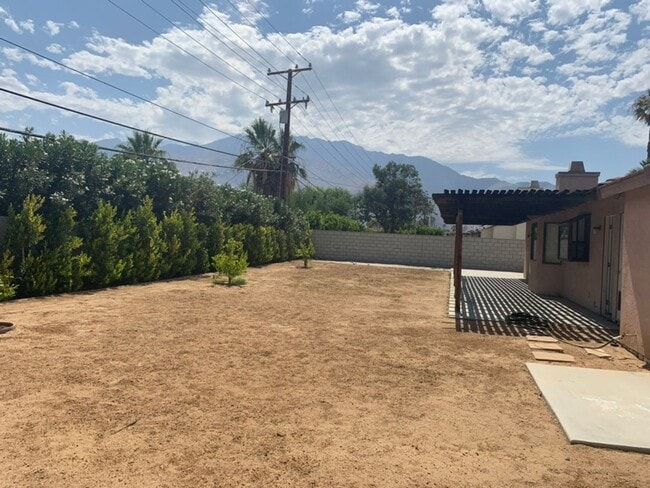 Building Photo - Four Bedroom Home with Utilities included!