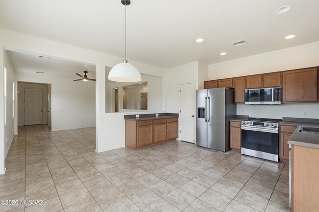 Building Photo - 584 N Highlands Grove Ln
