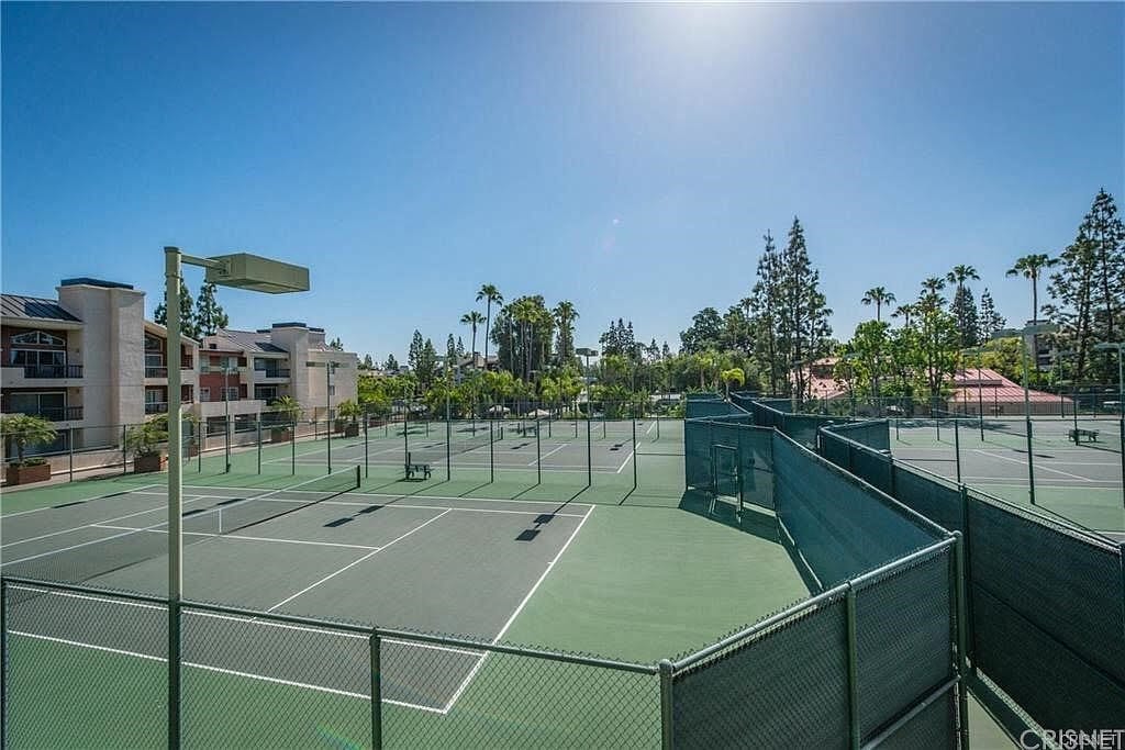 Tennis courts - 5525 Canoga Ave