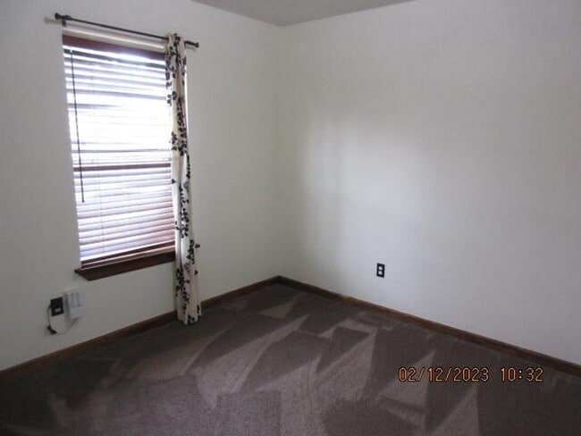 Building Photo - 2025 Catline Cir