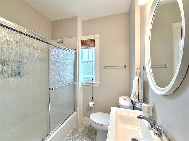 Building Photo - 37 Moseley St