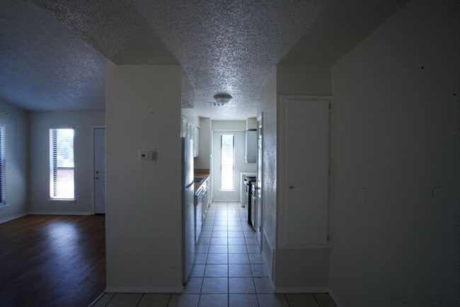 Building Photo - 2255b Donna Dr