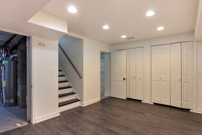 Building Photo - 218 E Milham Ave