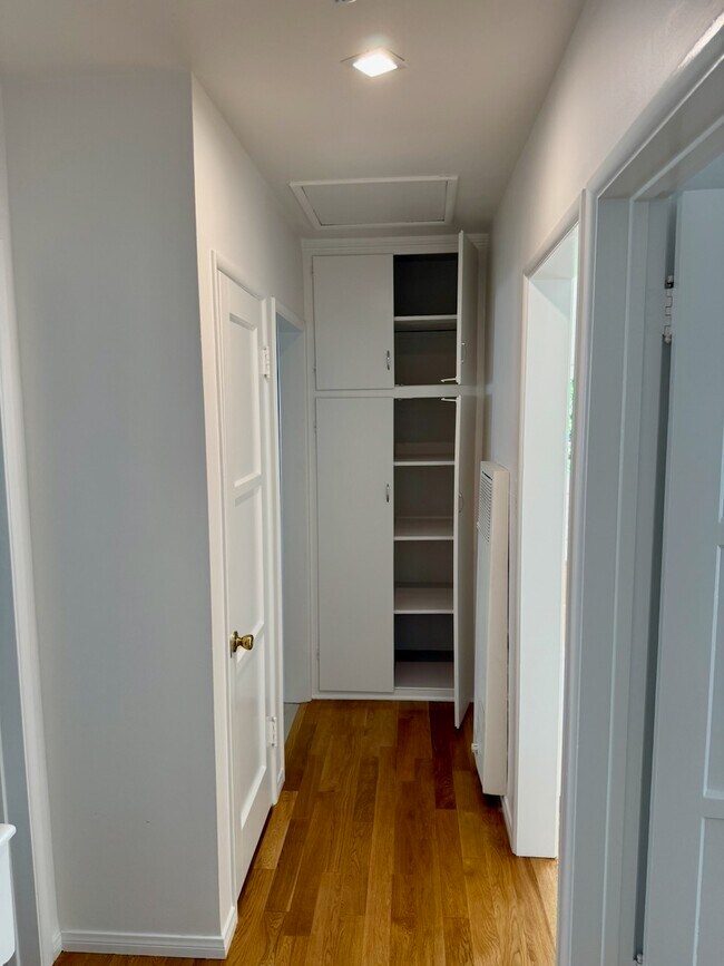 hallway storage - 714 Lincoln Blvd