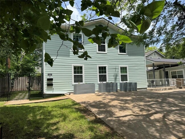 Building Photo - 1604 W 40th St