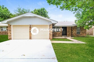 Building Photo - 3 Bedroom Pet-Friendly Home in YUKON, OK with Main Street Renewal