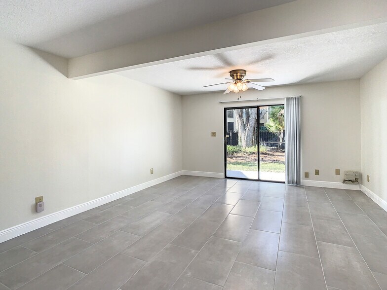 Building Photo - 9027 Pebble Creek Dr