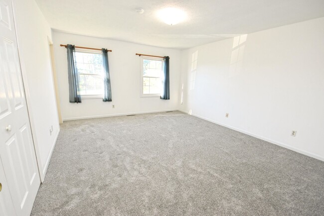 Building Photo - Large executive home in Granger IN