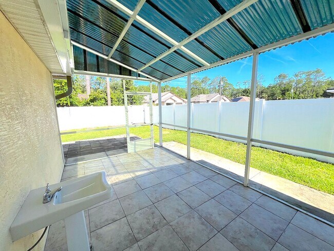 Building Photo - Huge 4 Bed 3 Bath 2 Car Townhome w FENCED YARD  for Rent!
