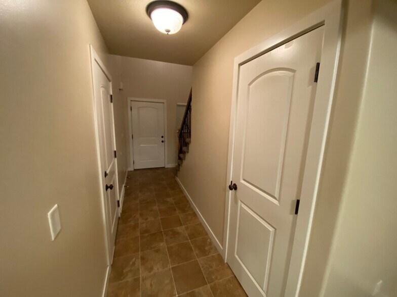 Building Photo - 2080 Evans Cove Loop