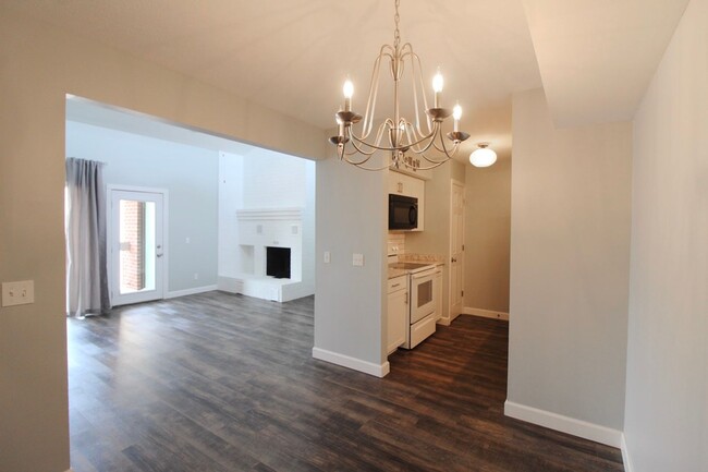 Building Photo - Remodeled 2 bedroom 2 bath condo on the to...