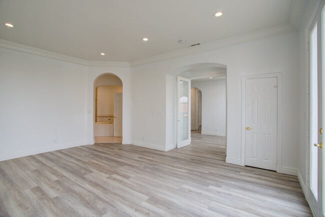 Building Photo - 4318 Mesa St