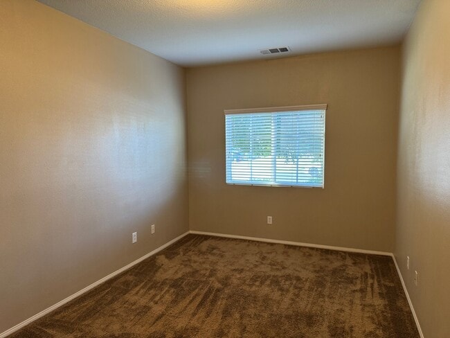 Building Photo - 2274 Purple Finch Ct