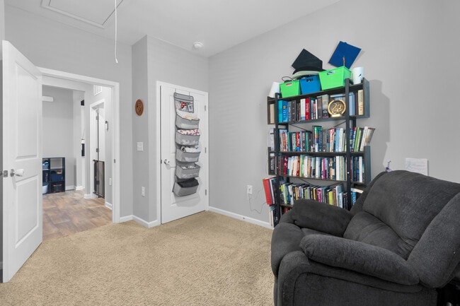 Building Photo - 402 Isabelle St