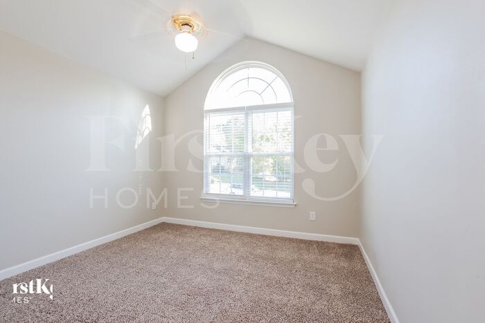 Building Photo - 7224 Pompano Pl
