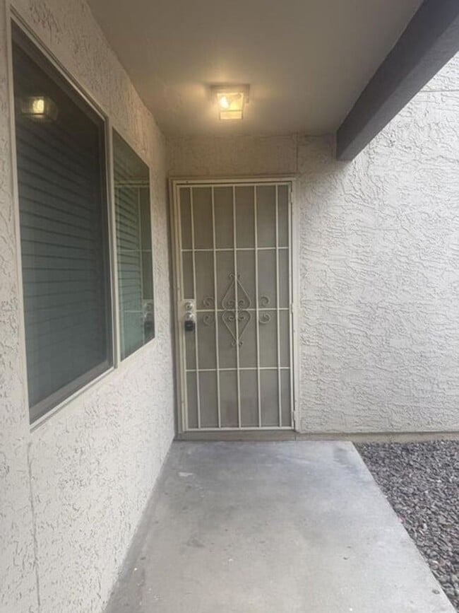 Building Photo - 520 N Stapley Dr