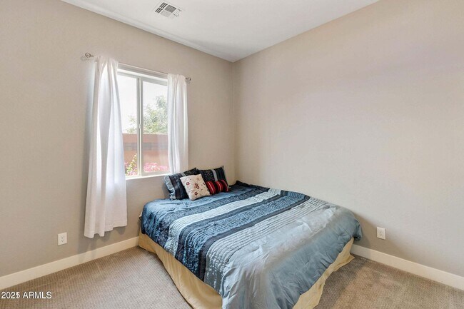 Building Photo - 3862 E Bart St