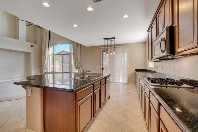 Building Photo - Spacious 5-Bedroom, 2 Story Pool Home in G...