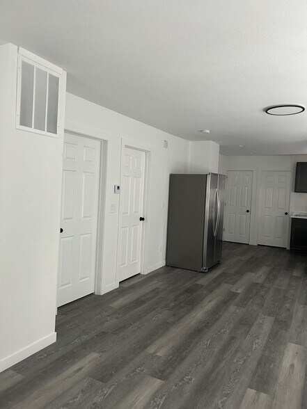 Building Photo - 5807 20th Ave