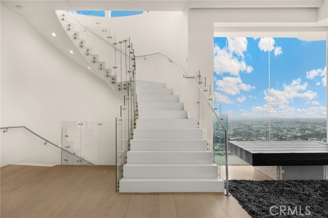 Building Photo - 1609 Viewmont Dr