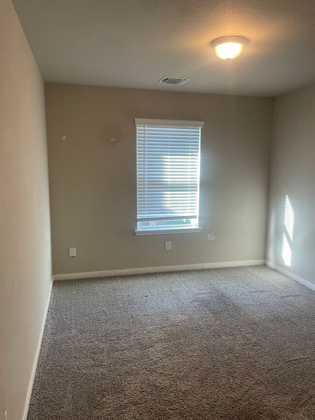 Building Photo - 7809 Montclair Dr