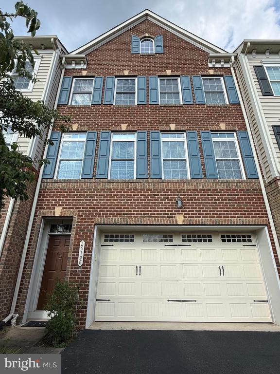Building Photo - 25128 Deerhurst Terrace