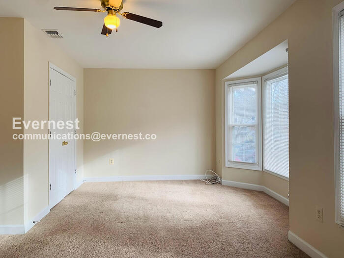 Building Photo - 12132 Salemtown Dr