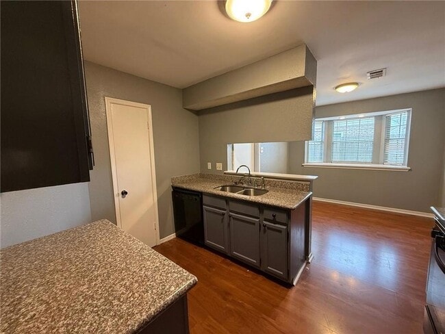 Building Photo - 2001 Van Arpel Dr