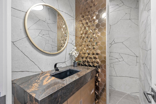 Building Photo - 142 Hoover Dr