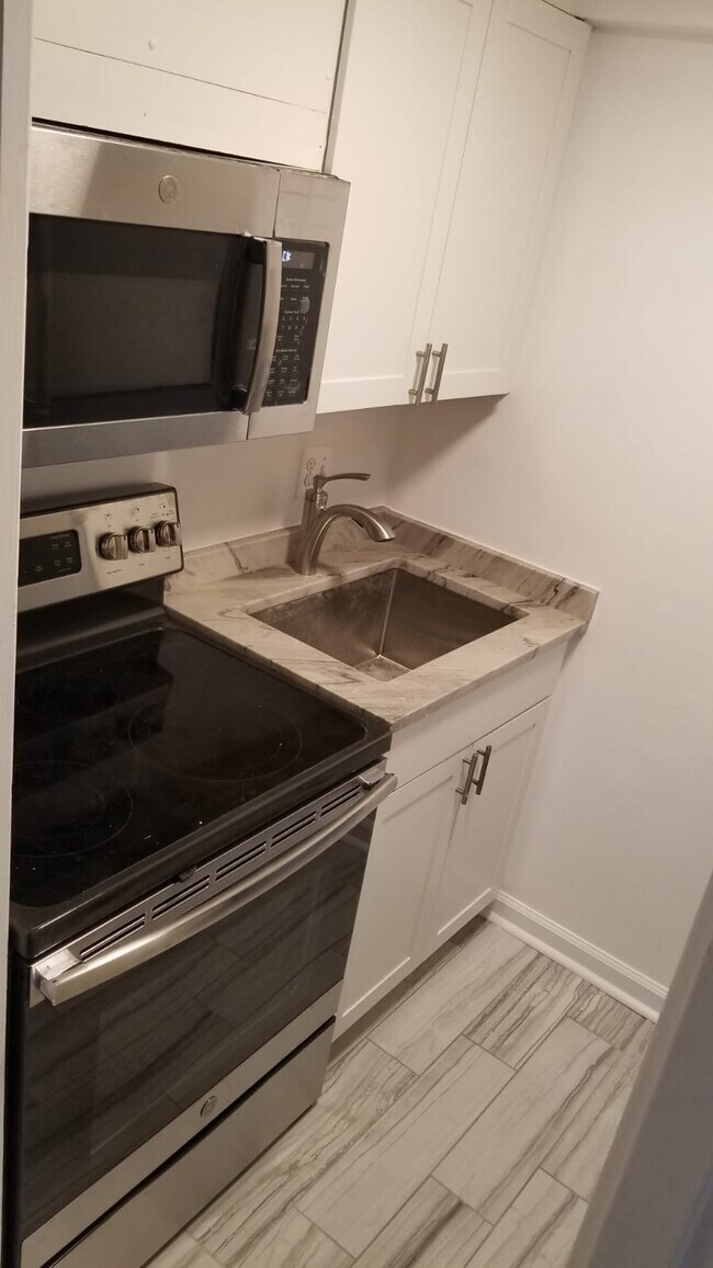 Building Photo - 2141 I St NW