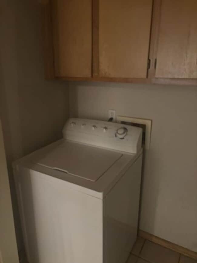 Building Photo - Charming Duplex $450.00 Off the first full Month's rent