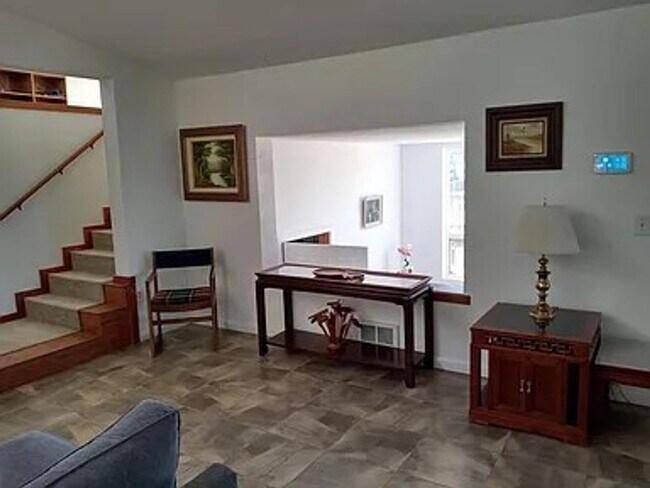 Building Photo - Furnished MID-TERM ~ Unique Ocean Front House