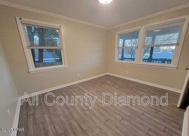 Building Photo - 215 Harris Ave