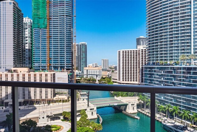Building Photo - 465 Brickell Ave