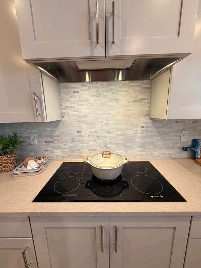 Building Photo - Model home! 4-bed 3-Bath Home on Moon MTN!