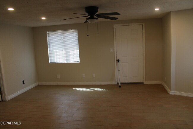 Building Photo - 11724 Jennifer Dr