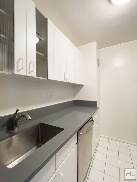 Building Photo - EAST 49 STREET