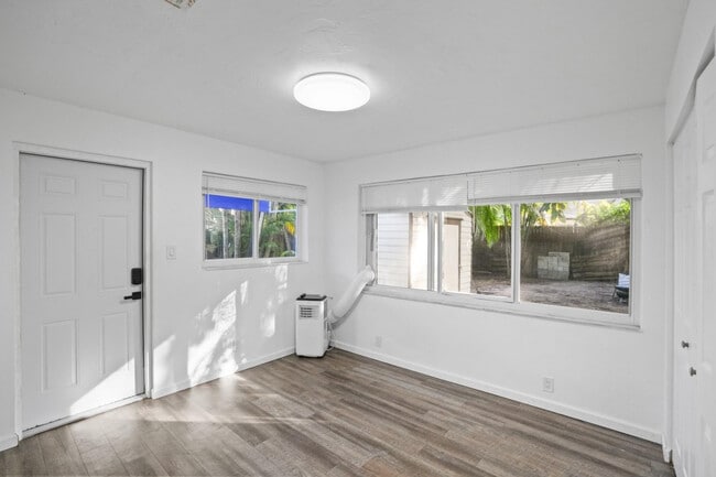 Building Photo - 1416 SW 27th St