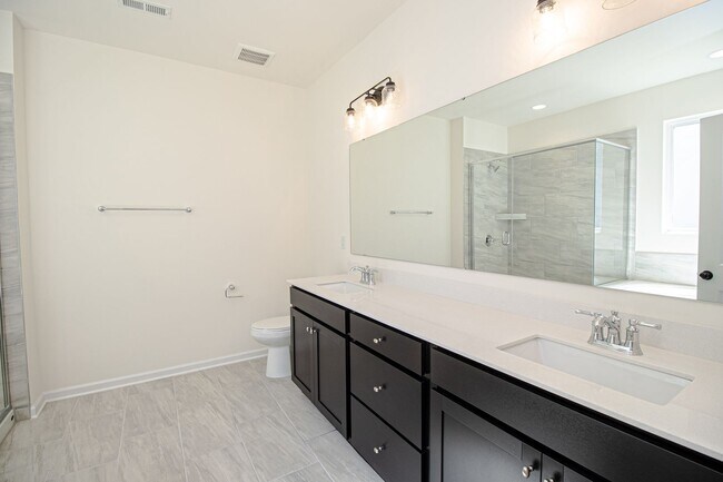 Building Photo - Great Wesley Chapel Location!